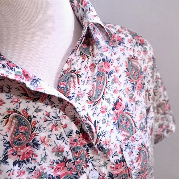 Footlocker | Pink and White Button Down Shirt with Paisley Pattern 100% silk - Picture 5 of 10